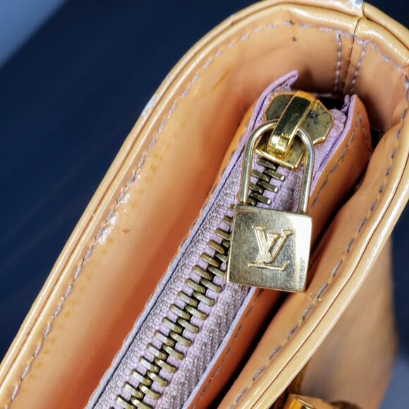 Louis Vuitton Houston Tote - Vintage Peachy Coral (Pink Interior) Vernis Leather - Picture 9 of 16